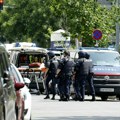 Nastavnica se zaključala sa učenicima! Roditelji ispred škole čekaju vesti o svojoj deci: Detalji stravičnog zločina u…