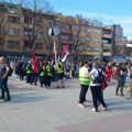 Najjača blokada ikada! Policija blokira saobraćaj, građani stoje u hladu na trotoaru