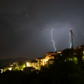 Nevreme na severu Italije: Reka odnela automobil, muškarac stradao, a dve osobe spasene iz nabujale vode