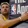 Problem za Lejkerse: Povredio se Luka Dončić, propušta mečeve odmah na startu sezone