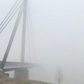 Vozači, oprez: Gusta magla u Sremskoj Mitrovici i širom Srema