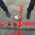 Maskirani napadači i crvena farba: Incident ispred studentskog štanda "Mladi Kula" uoči očekivanih lokalnih izbora