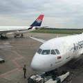 Oštećen avion Er Srbije na aerodromu "Nikola Tesla", privremeno će biti povučen iz saobraćaja