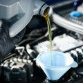 Zamena motornog ulja u automobilu: Koliko često treba da ga menjate i koliko to košta