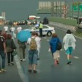 Ekološki aktivisti blokirali most na auto-putu kroz Beograd