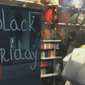 Prodavnice širom SAD na „crni petak“ nude velike popuste kako bi privukle što veći broj kupaca, ali strahuju da to neće…