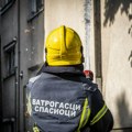 Požar u Beogradu! Veliki broj vatrogasaca izašao na teren: Vatra guta objekat