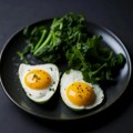 Пржена јаја постају бомба за здравље када им додате један састојак; Идеално за свакодневни доручак