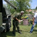 Pripadnici Vojske Srbije pomažu u opštinama koje se suočavaju s nestašicom vode