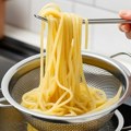 Zašto nikada ne bi trebalo ostavljati testeninu u cediljki