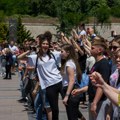 Više od 10.000 maturanata širom Srbije učestvovalo u kampanji "Na maturu bez automobila"