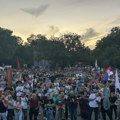 VIDEO Počeo protest "Jesen stiže huljo moja" u Sremskoj Mitrovici: Govori i izložba