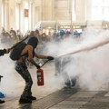 Haos u Italiji: Policija vodenim topovima zaustavila sukob antifašista i desnice: Probili kordon, pa nastala opšta pometnja
