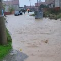 Ulice pod vodom, vozila plivaju! Snimci iz jugoistočne Srbije za nevericu: Pogledajte kakav haos je napravio ciklon (video)