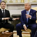 Tramp "udara" po skrinšotu: Američki predsednik objavio privatne poruke koje mu je poslao Makron