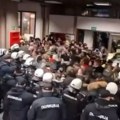Jedno lice je privedeno zbog vređanja policijskih službenika Dačić: Policija postupila profesionalno tokom uklanjanja blokade…