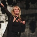Boni Tajler u indukovanoj komi nakon operacije