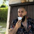 Zatvorio piceriju, čaka dete i snima emisiju: Dejan Dragojević ponovo na Pinku, Željko Mitrović mu sve oprostio, zakopali…
