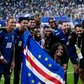 Zelenortska Ostrva u šesnaestini finala, Španija prva u grupi, Urugvaj ispao