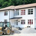 Gotova škola iz snova u malom selu Kostajnik: ambijent, moderna oprema i sportski tereni za sve mališane