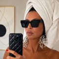 Lidija Vukićević pozira u donjem vešu u hotelskoj sobi: Na glavi peškir, a u ustima čačkalica: Sliku nema ko ne komentariše…