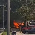 Gazdi polio auto benzinom i zapalio, pa mu poslao snimak! Piromanski čin u Vodicama usred bela dana (video)