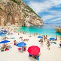 Poneo više od 40 kila kamenja i šljunka sa plaže: Francuski turista "pao" nakon bizarne krađe na Sardiniji