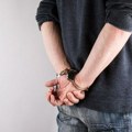 Priveden Novosađanin zbog prodaje narkotika, "kupcima" krivične prijave