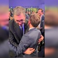 Srdačan susret Vučića i Makrona: Zahvalio sam predsedniku Francuske što je deo svog izlaganja posvetio našoj zemlji…