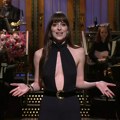 Dakota Johnson je napravila počasni modni krug po Njujorku u opasno senzualnim crnim komadima