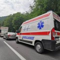 Poginuo vozač, 21 osoba povređena! Jeziv sudar autobusa i kamiona kod Obrenovca!