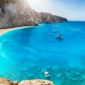 Planirate letovanje na Lefkadi bez sopstvenog auta? Srbi otkrili kako da stignete do svih plaža a da pritom uživate u…