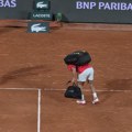 FOTO Novak je ovo uradio kad se meč završio, a onda otvorio dušu: Otišli su Rafa i Federer, hoće i mene da penzionišu