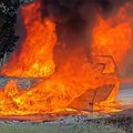 Stravičan požar na Fruškoj Gori: Vatra "progutala" auto, ništa nije ostalo od vozila (Video)