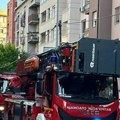 Požar u Novom Sadu: Zapalila se ventilacija u kupatilu (foto)