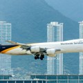 Boing 747 motorom udario o pistu: Neverovatan video sletanja grdosije po tajfunskom vetru
