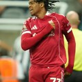 Liverpul izbegao bruku: Redse spasio klinac od 16 godina u 100. minutu! Imali 2:0 i igrača više, pa strepeli