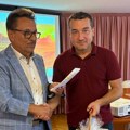 Slovenke pevaju “Oj devojče piroćanče”