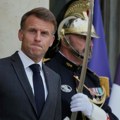 Francuska u novoj političkoj krizi! Stižu teški izazovi za Makrona Treći premijer za samo godinu dana: Hoće li francuski…
