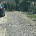 Čitaoci javljaju: U Donjoj Jajini na iskopanom putu nasipali pesak i tako stoji već drugu nedelju