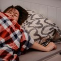 Mislila da je mačka, a onda... Dok je spavala piton dugačak 3 metra joj ušao u kuću, kamera snimila užas
