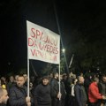 Skup protiv imigracione politike u Podgorici: Okupljeni ispred Vlade Crne Gore pozvali nadležne da reše situaciju