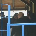 (VIDEO) Maskirani naoružani muškarci u Kuli tukli građane: Sakrili se u zgradu na stadionu, policija ih čuva od besnog naroda…