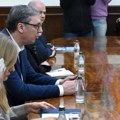 Председник Вучић наставља консултације са још три странке, обраћање медијима у 13 часова