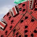 Sa prečnikom od 15,08 metara, dužinom od 182 metra i težinom od 3.900 tona, najveća svetska mašina za bušenje tunela probila…