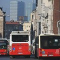 Drama u Zemunu: Žena ostala zaglavljena na vratima autobusa, vozač nastavio da vozi, vukao je dok nije pala
