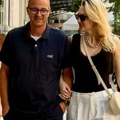 Voditeljka sa 10 godina starijim suprugom u šetnji, on je ne ispušta iz ruku: "Nekima je to skandalozno..."