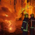 Detalji drame u Novom Sadu: Vatrogasne ekipe još uvek pristižu na Oficirac, evo kakvo je stanje