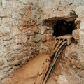 Identifikovani neki od osumnjičenih za kopanje tunela u Podgorici, nađene rukavice i zaplenjen kombi