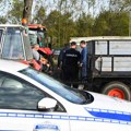 Bavanište i paradigma društva: SNS kadrovi blokirali kuću poljoprivrednika, meštani ga branili sa više od 50 traktora